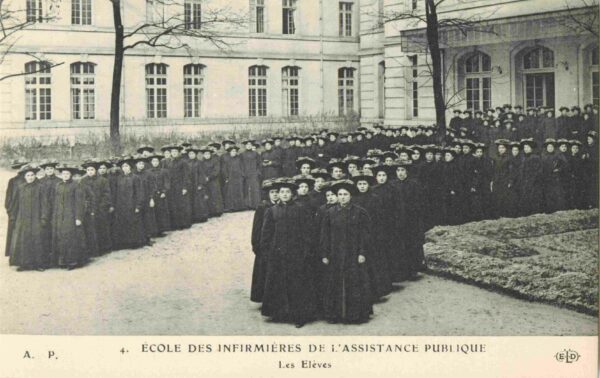 CPA PARIS, École des Infirmières de l'Assistance Publique, Les Éléves (75011)