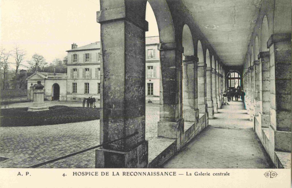 CPA GARCHES, Hospice de la Reconnaissance, La Galerie Centrale (92380)