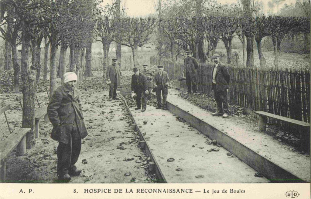 CPA GARCHES, Hospice de la Reconnaissance, Le Jeu de Boules (92380)