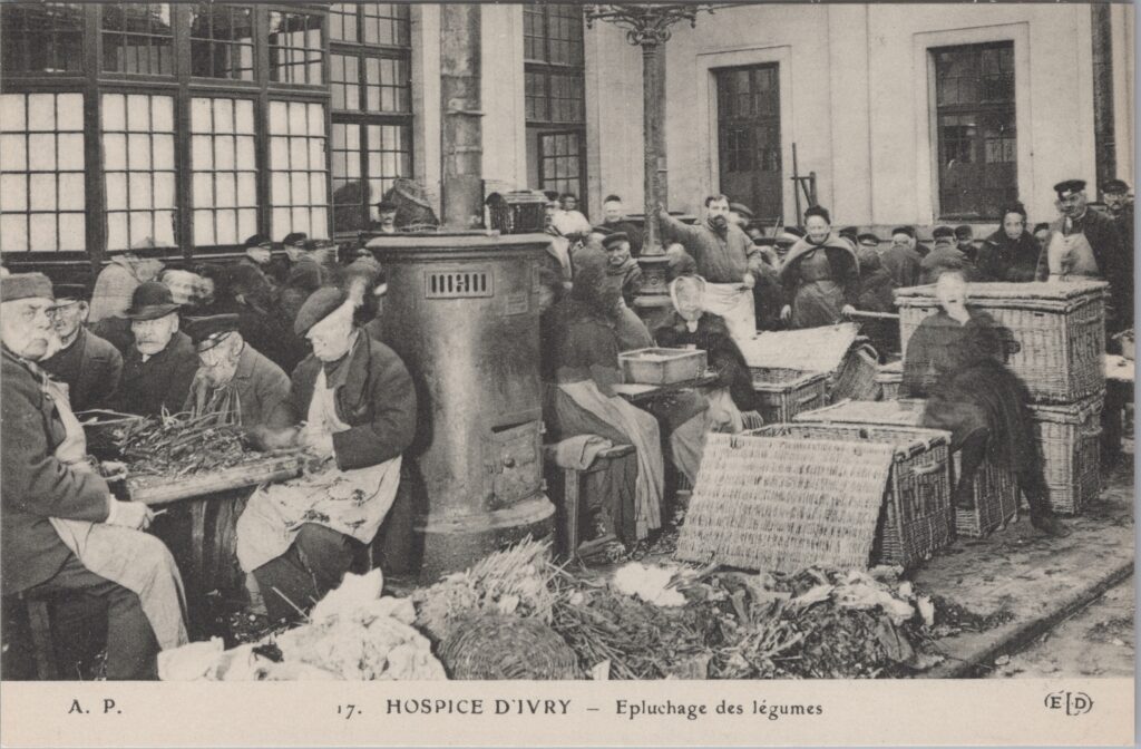 CPA Val de Marne, Hospice  D'IVRY-Sur-SEINE, Epluchage des légumes (94200)