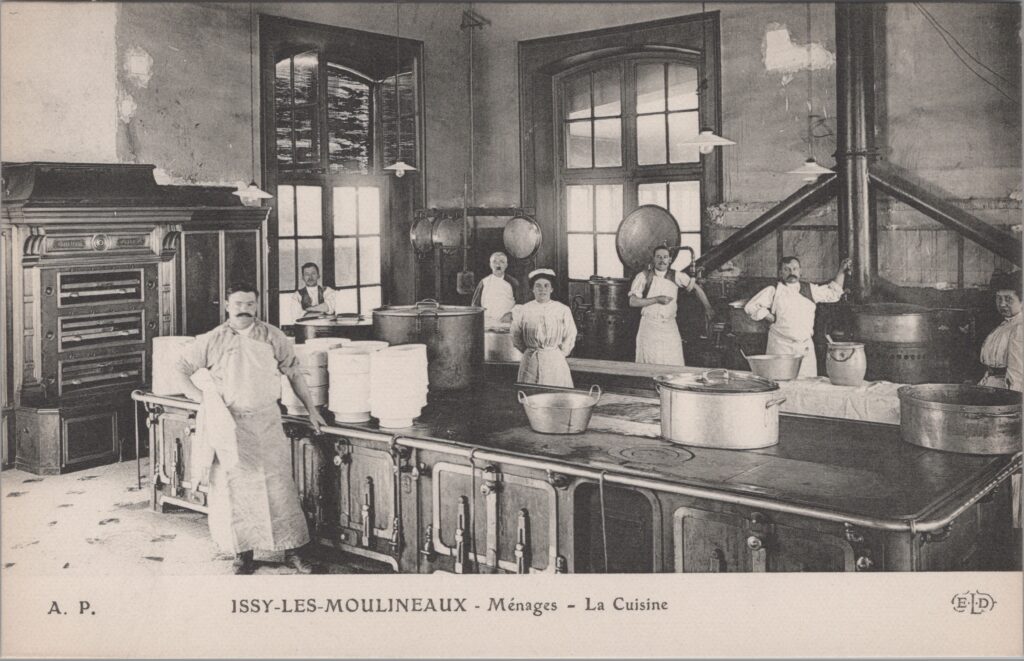 CPA ISSY-Les-MOULINEAUX, Hospice des Petits Ménages, La Cuisine (92130)