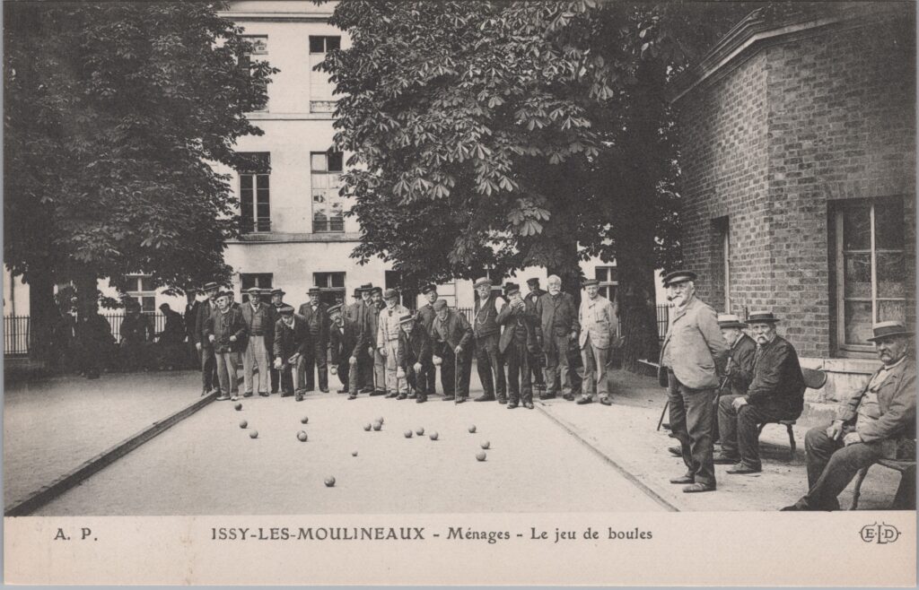 CPA ISSY-Les-MOULINEAUX, Hospice des Petits Ménages, Le jeu de boules (92130)