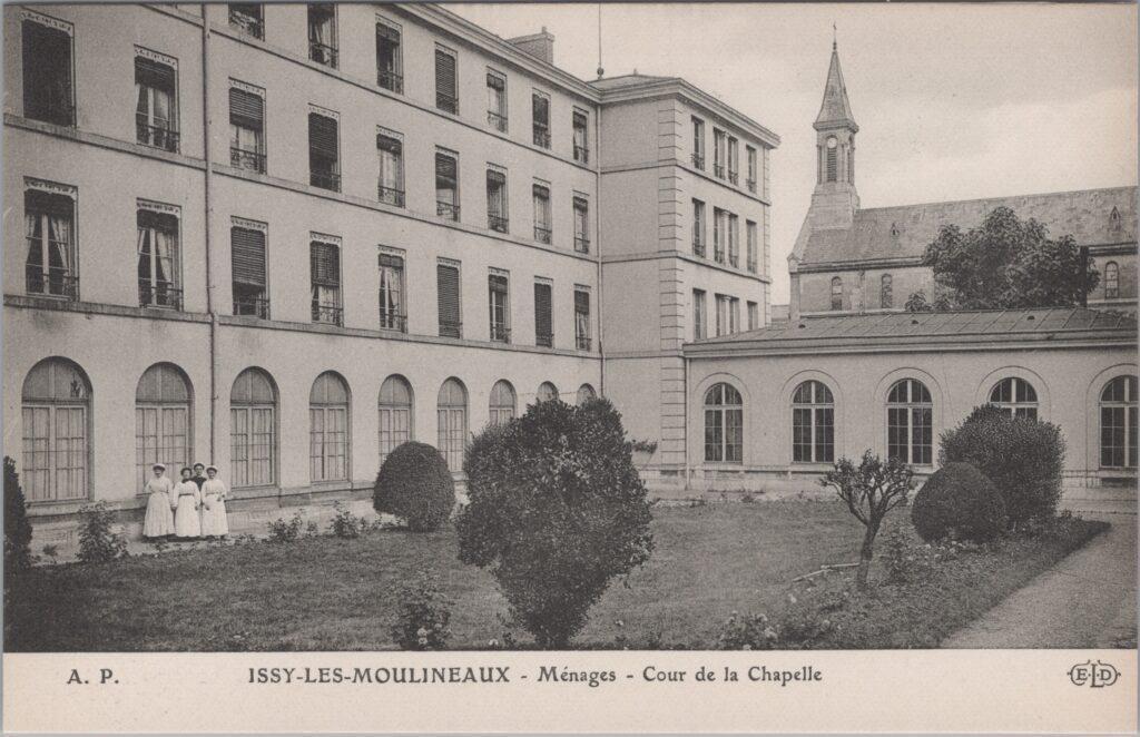 CPA ISSY-Les-MOULINEAUX, Hospice des Petits Ménages, Cour de la Chapelle (92130)