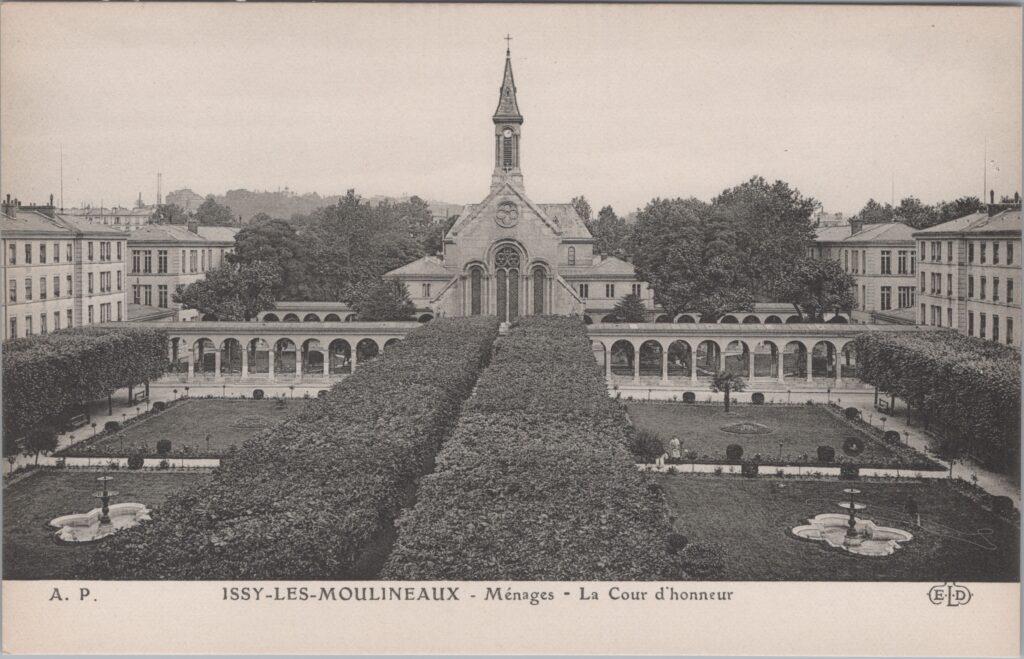 CPA ISSY-Les-MOULINEAUX, Hospice des Petits Ménages, La cour d'honneur (92130)