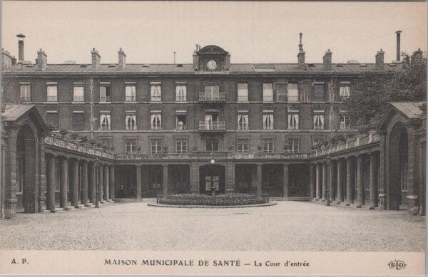 CPA PARIS, Maison Municipale de Santé, La Cour d'Entrée (75010)