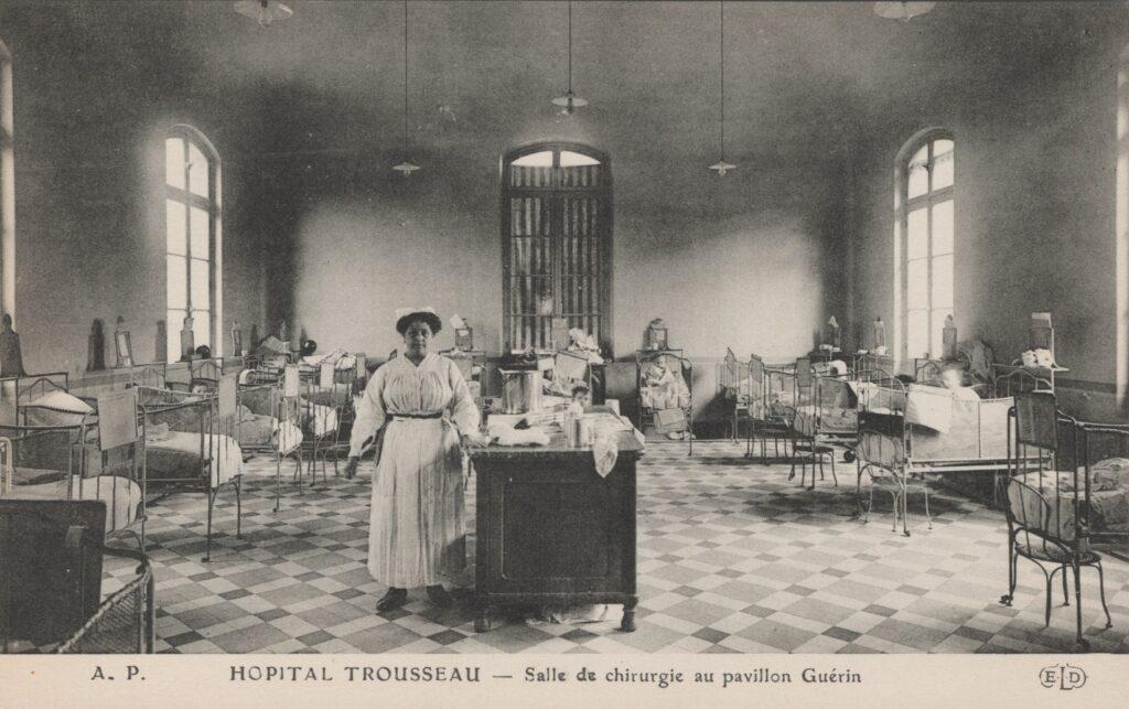 CPA PARIS, Hopital Trousseau, Salle de chirugie au pavillon Guérin (75012)