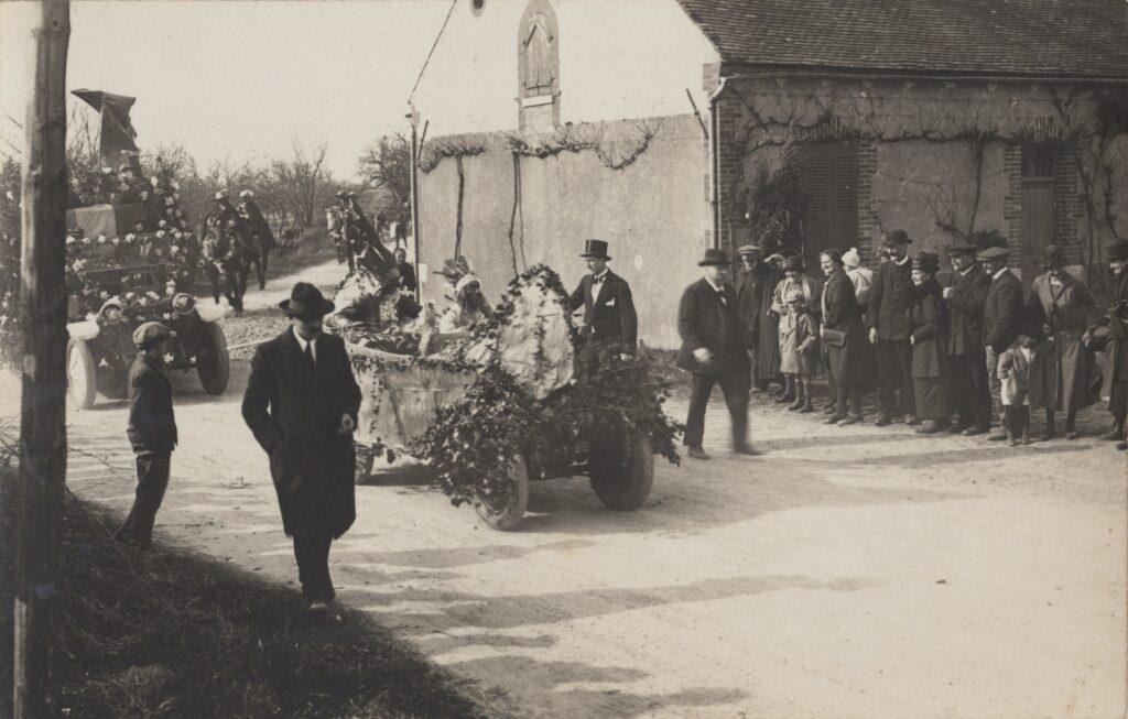 Carte Photo Loiret, La Selle-sur-le-Bied (45210) centenaire de Madame Bezault