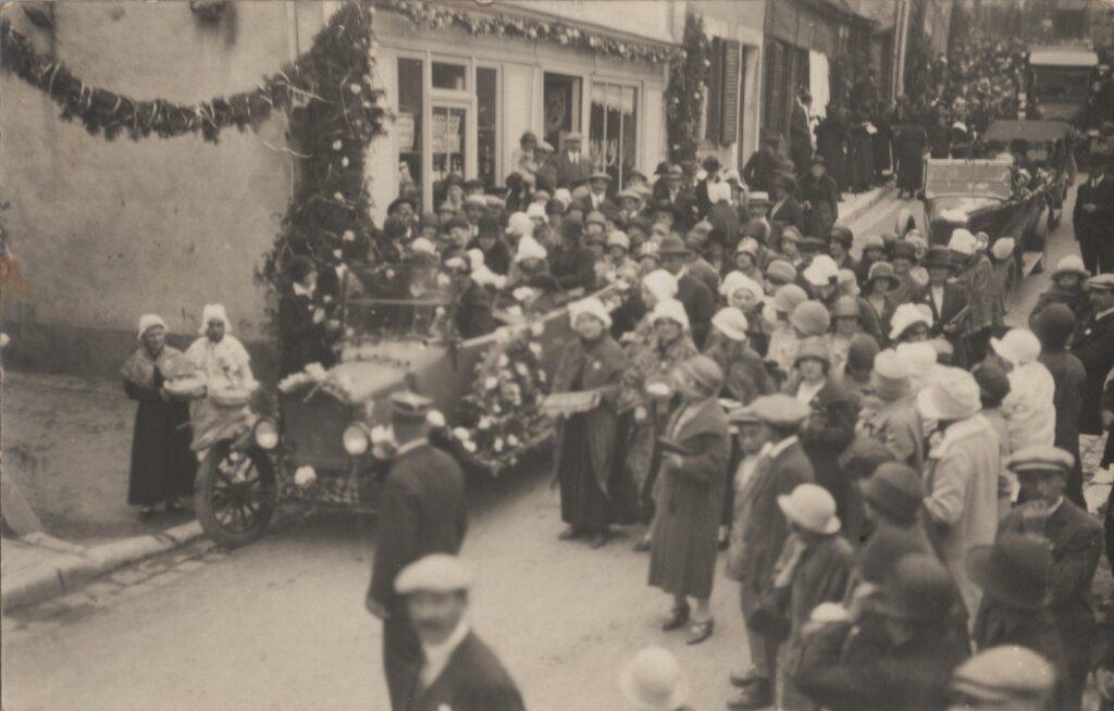 Carte Photo Loiret, La Selle-sur-le-Bied (45210) centenaire de Madame Bezault