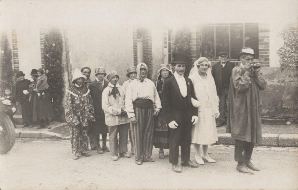 Carte Photo Loiret, La Selle-sur-le-Bied (45210) centenaire de Madame Bezault