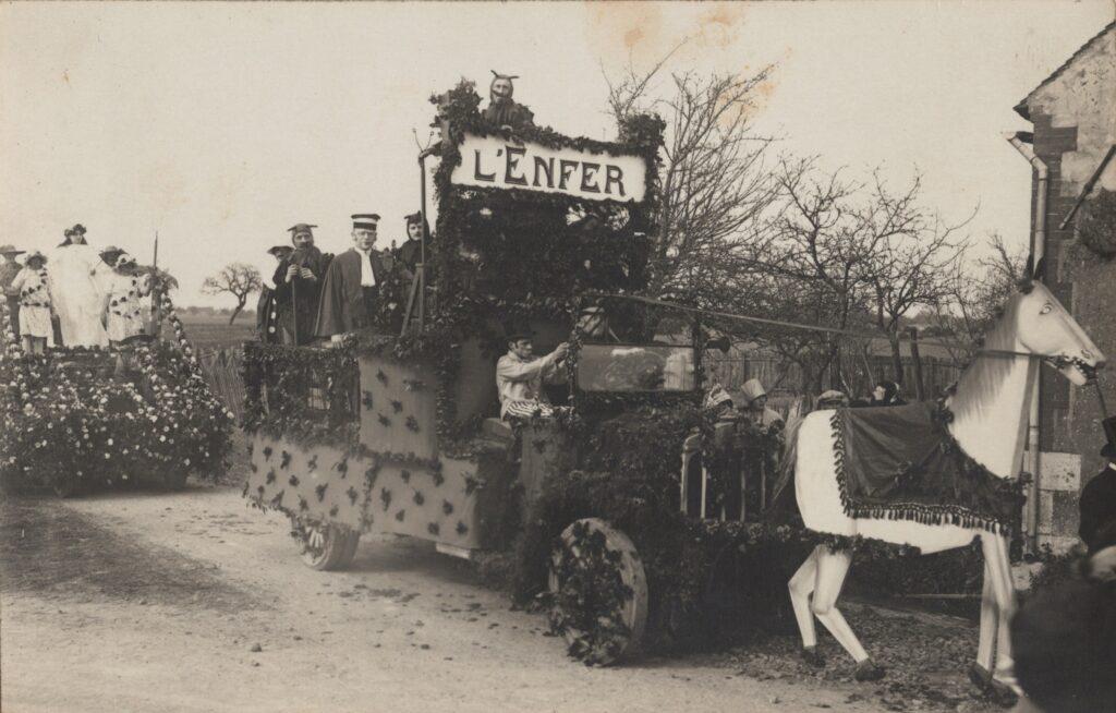 Carte Photo Loiret, La Selle-sur-le-Bied (45210) centenaire de Madame Bezault