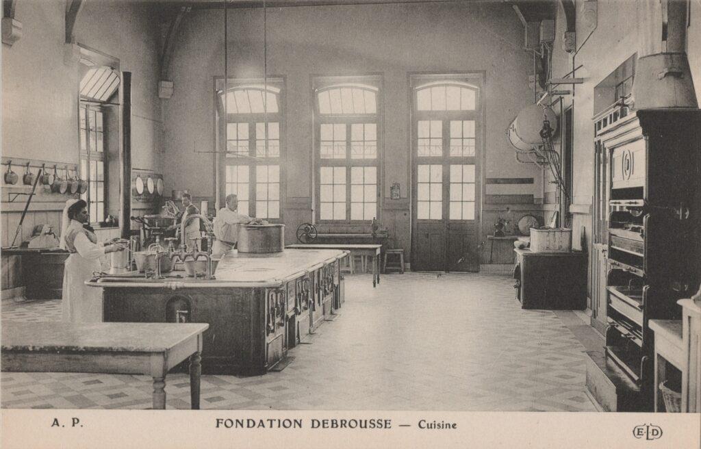 CPA PARIS, Fondation Debrousse - Cuisine (75020)