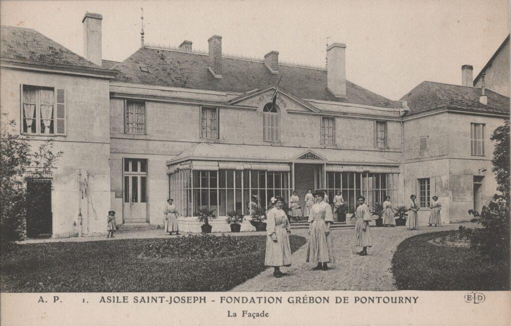 CPA Beaumont-en-Véron, Fondation Grébon de Pontourny, La Façade (37420)