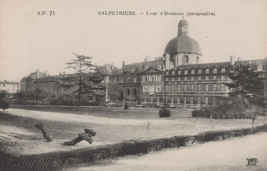 CPA PARIS, Hôpital La Salpétrière, Cour d'Honneur - perspective (75013)