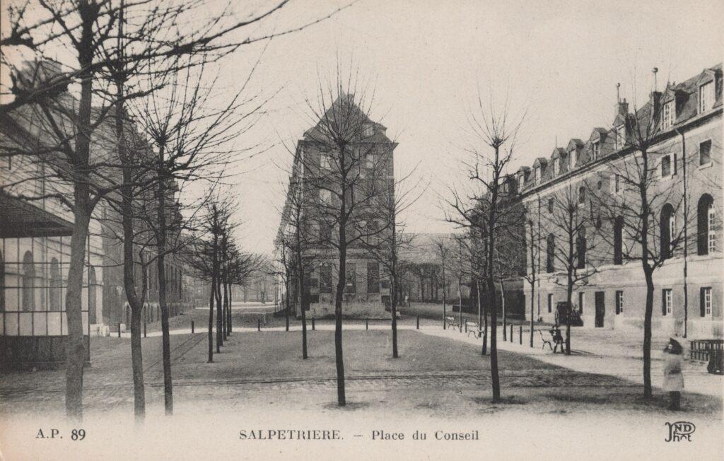 CPA PARIS, Hôpital La Salpétrière, Place du Conseil (75013)