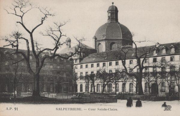 CPA PARIS, Hôpital La Salpétrière, Cour Saint-Claire (75013)