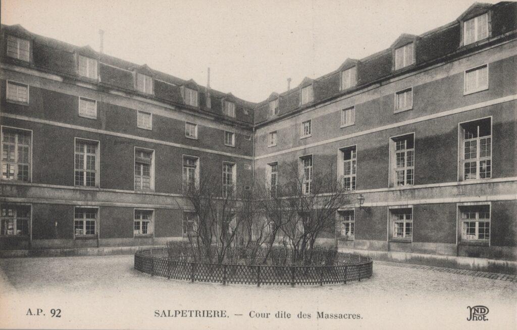 CPA PARIS, Hôpital La Salpétrière, Cour dite des Massacres (75013)