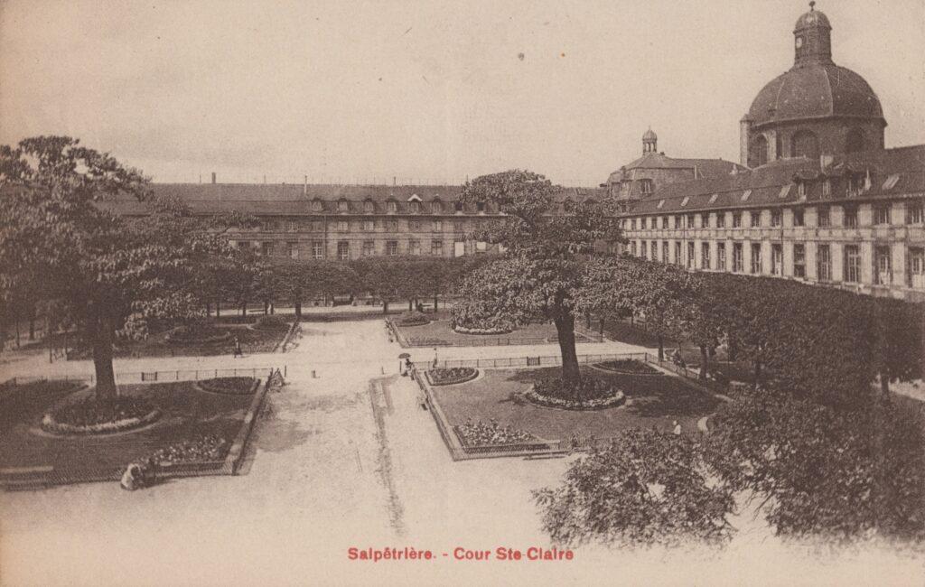 CPA PARIS, Hôpital La Salpétrière, Cour Saint-Claire (75013)