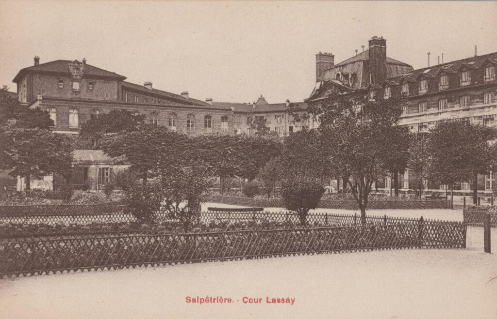 CPA PARIS, Hôpital La Salpétrière, Cour Lassay (75013)