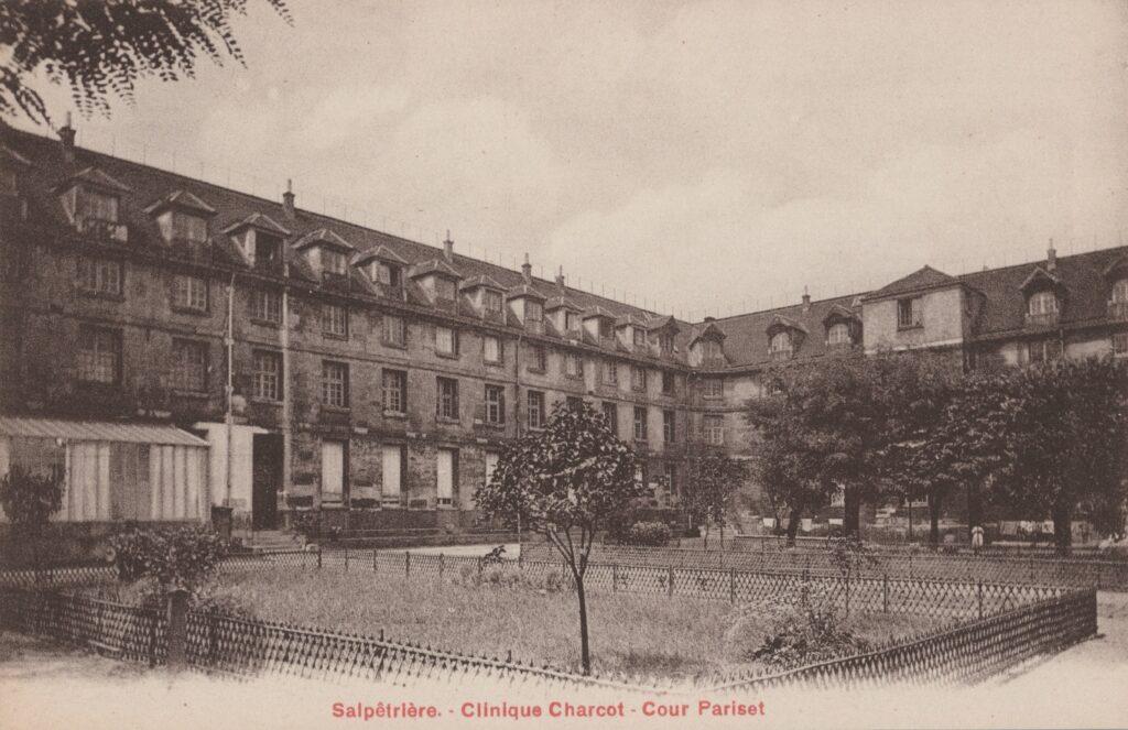 CPA PARIS, Hôpital La Salpétrière, Clinique Charcot, Cour Pariset (75013)