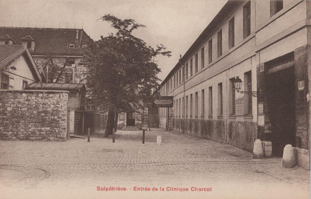 CPA PARIS, Hôpital La Salpétrière, Entrée de la Clinique Charcot (75013)