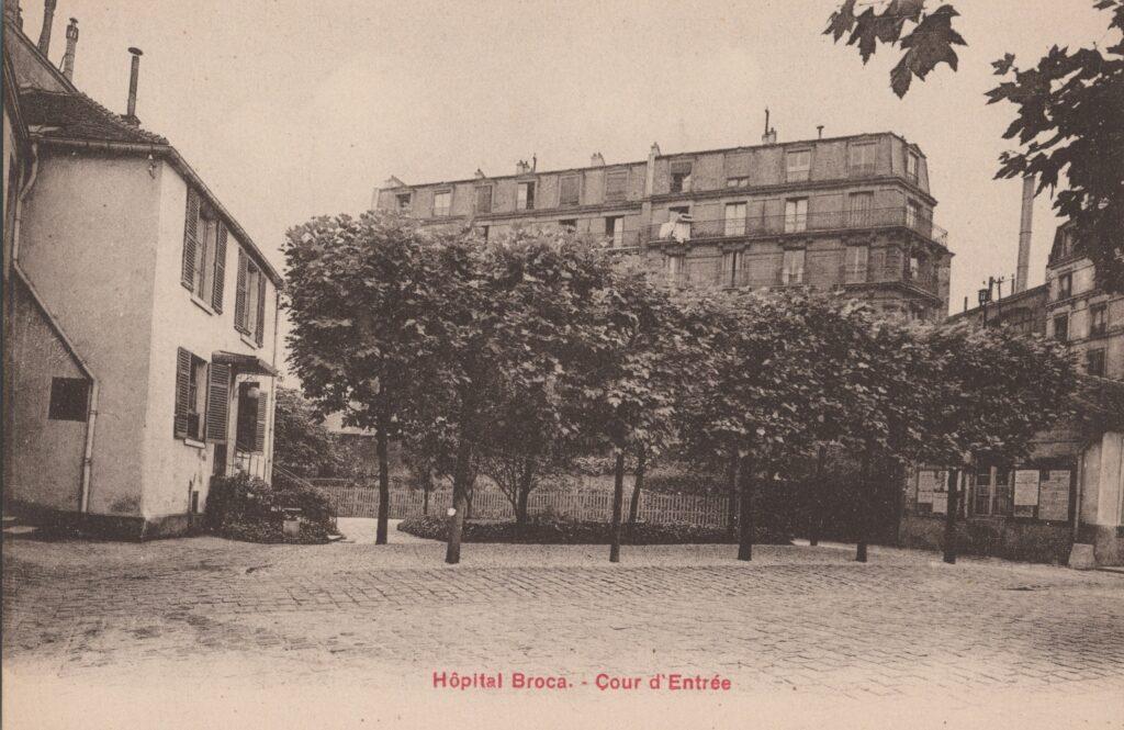 CPA PARIS, Hôpital Broca, Cour d'Entrée (75013)