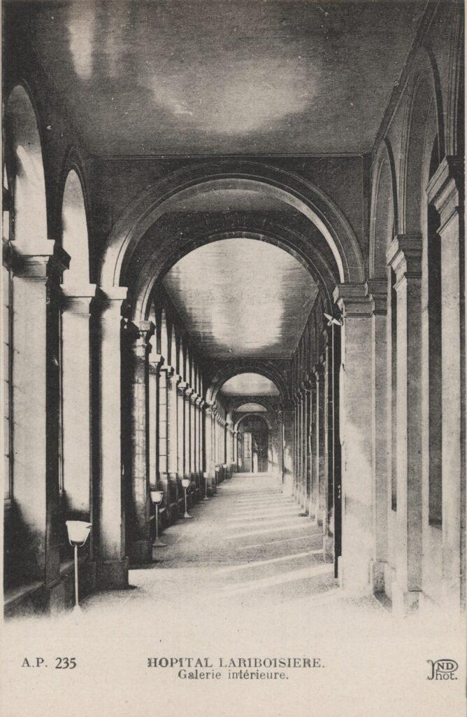 CPA PARIS, Hôpital Lariboisière, Galerie intérieure (75010)