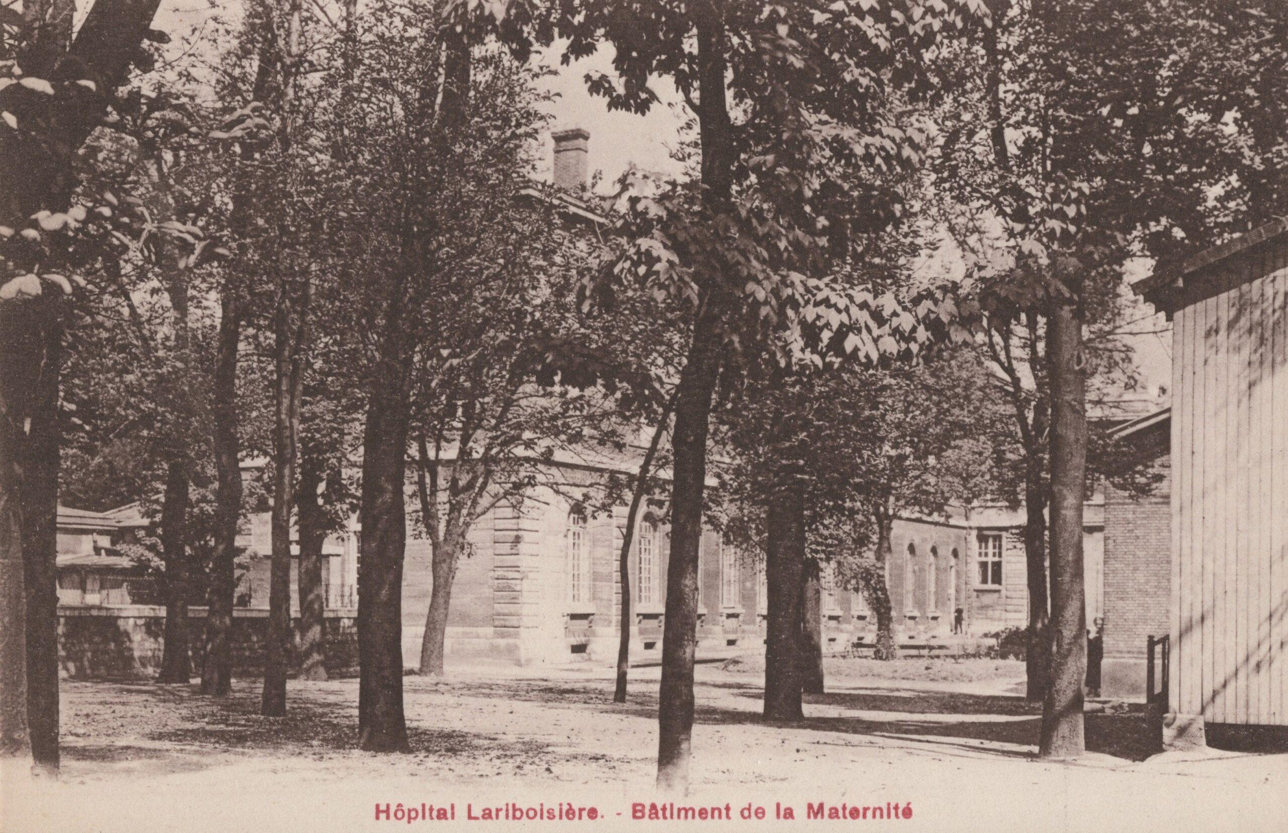 CPA PARIS, Hôpital Lariboisière, Bâtiment de ma Maternité (75010)